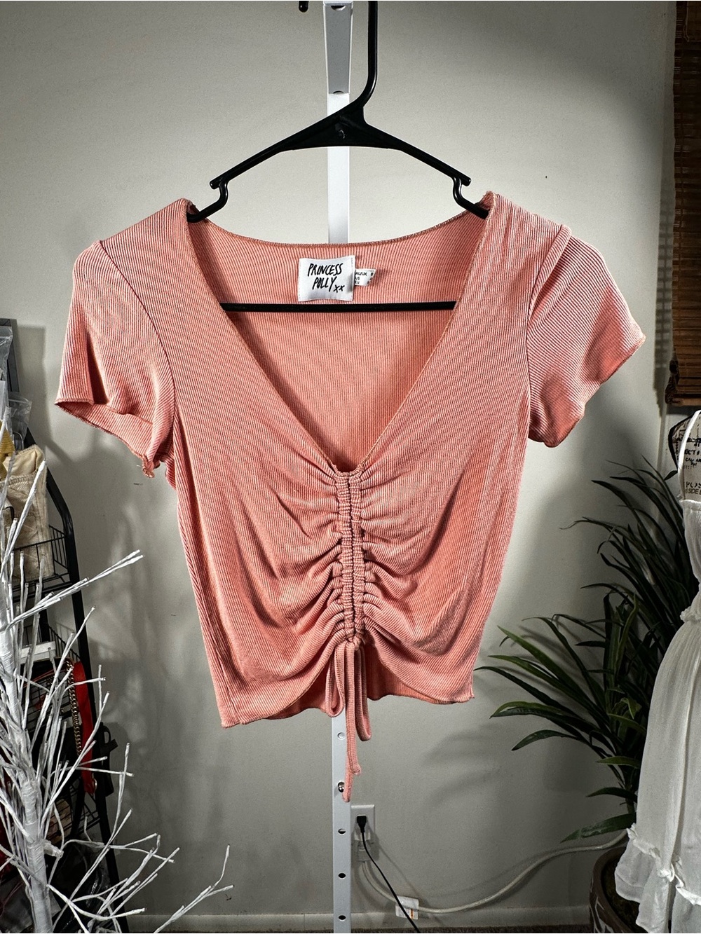 S367. Princess Polly Pink Ruched V-Neck Crop Top -size 4